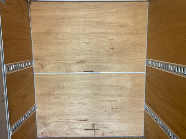 いすゞエルフアルミバン小型（2t・3t）[写真15]