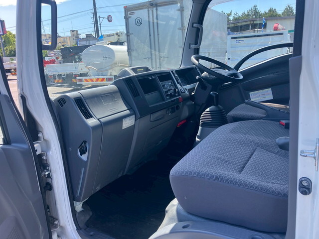 いすゞエルフアルミバン小型（2t・3t）[写真30]