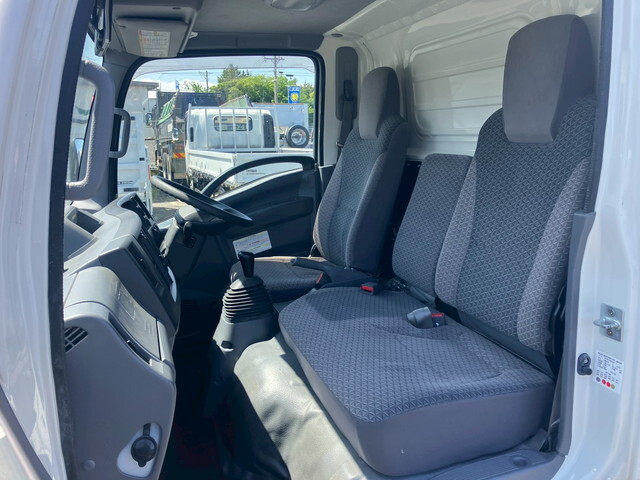 いすゞエルフアルミバン小型（2t・3t）[写真31]