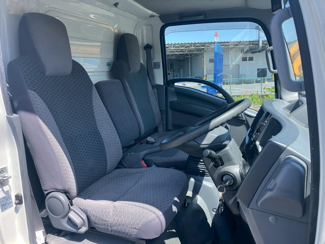 いすゞエルフアルミバン小型（2t・3t）[写真32]