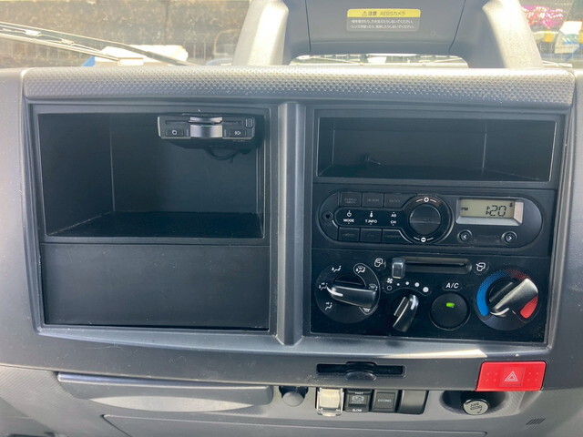 いすゞエルフアルミバン小型（2t・3t）[写真36]