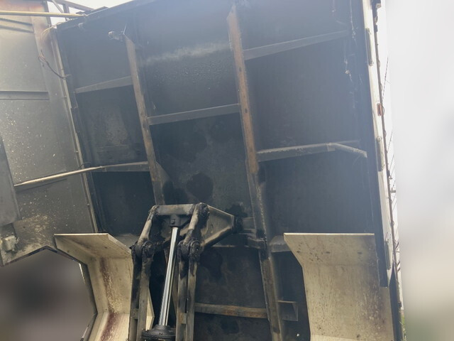 日野レンジャー深ダンプ（土砂禁ダンプ）中型（4t）[写真14]