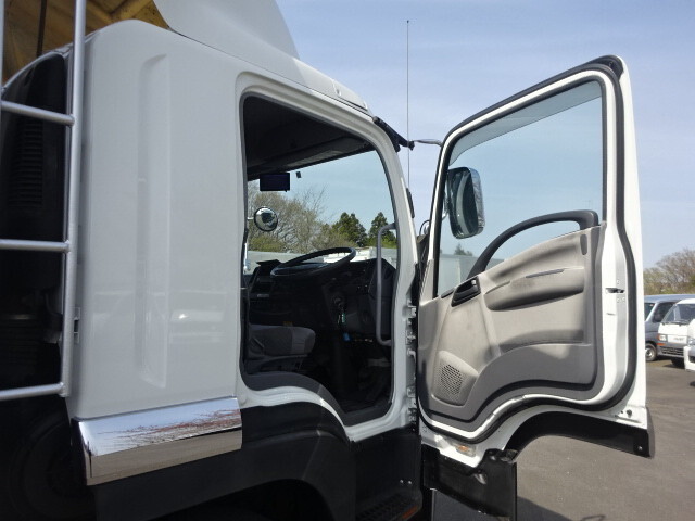 いすゞフォワード家畜運搬車増トン（6t・8t）[写真29]