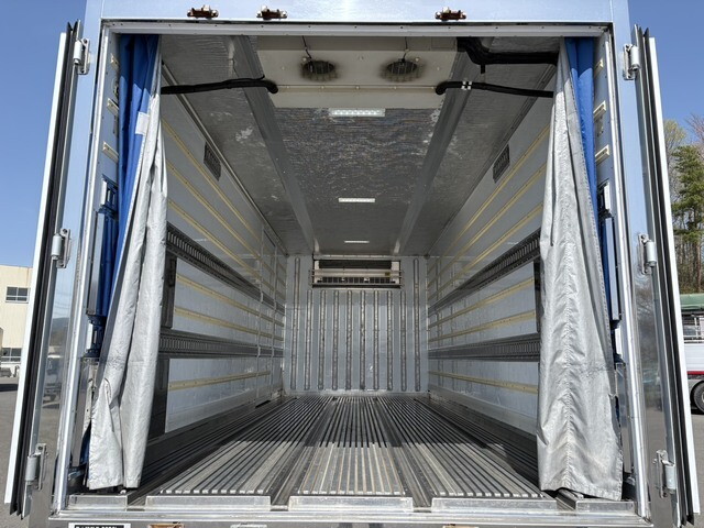 いすゞフォワード冷凍車（冷蔵車）中型（4t）[写真10]