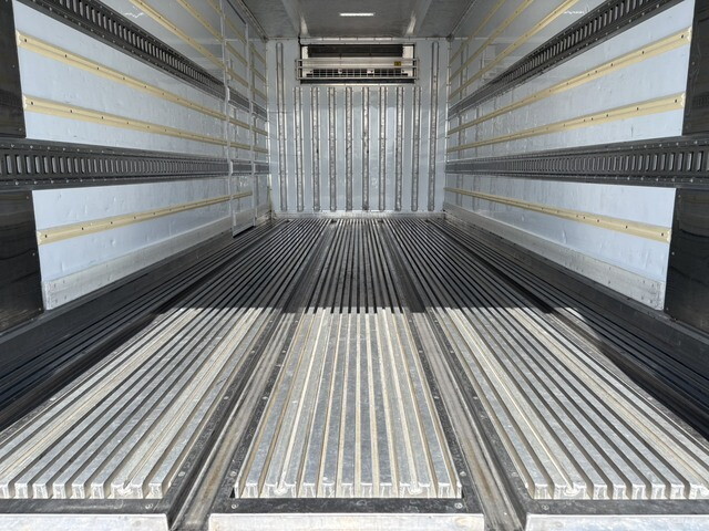 いすゞフォワード冷凍車（冷蔵車）中型（4t）[写真11]