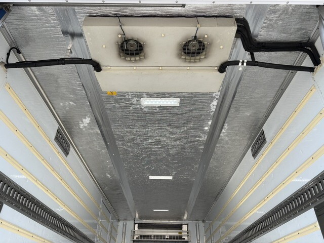 いすゞフォワード冷凍車（冷蔵車）中型（4t）[写真12]