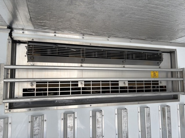 いすゞフォワード冷凍車（冷蔵車）中型（4t）[写真16]