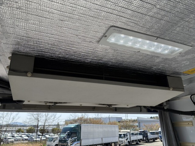 いすゞフォワード冷凍車（冷蔵車）中型（4t）[写真17]