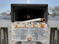 いすゞフォワード冷凍車（冷蔵車）中型（4t）[写真19]