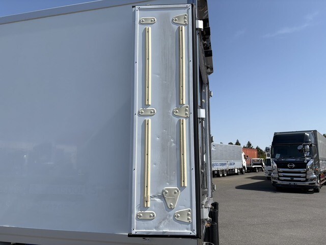 いすゞフォワード冷凍車（冷蔵車）中型（4t）[写真20]