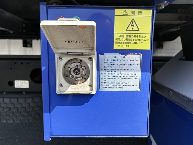 いすゞフォワード冷凍車（冷蔵車）中型（4t）[写真21]