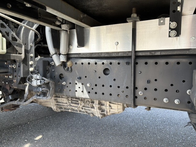 いすゞフォワード冷凍車（冷蔵車）中型（4t）[写真23]