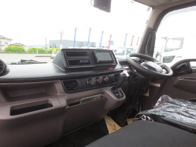 三菱ふそうキャンター平ボディ小型（2t・3t）[写真13]