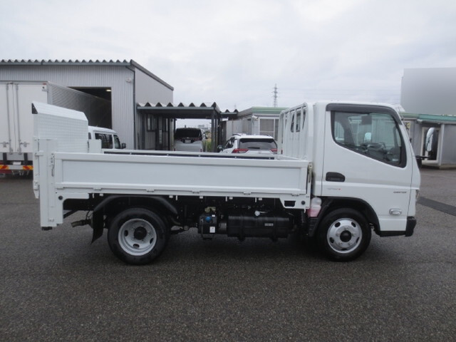 三菱ふそうキャンター平ボディ小型（2t・3t）[写真07]