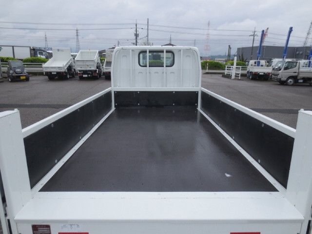 三菱ふそうキャンター平ボディ小型（2t・3t）[写真09]