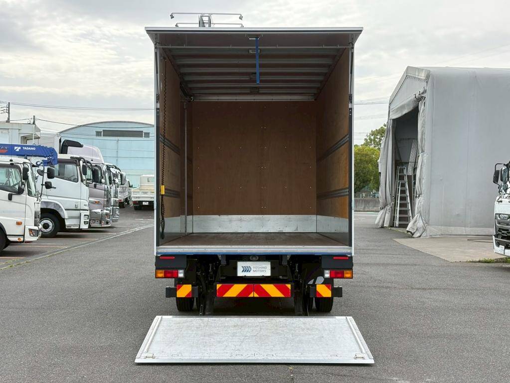 三菱ふそうキャンターアルミバン小型（2t・3t）[写真11]