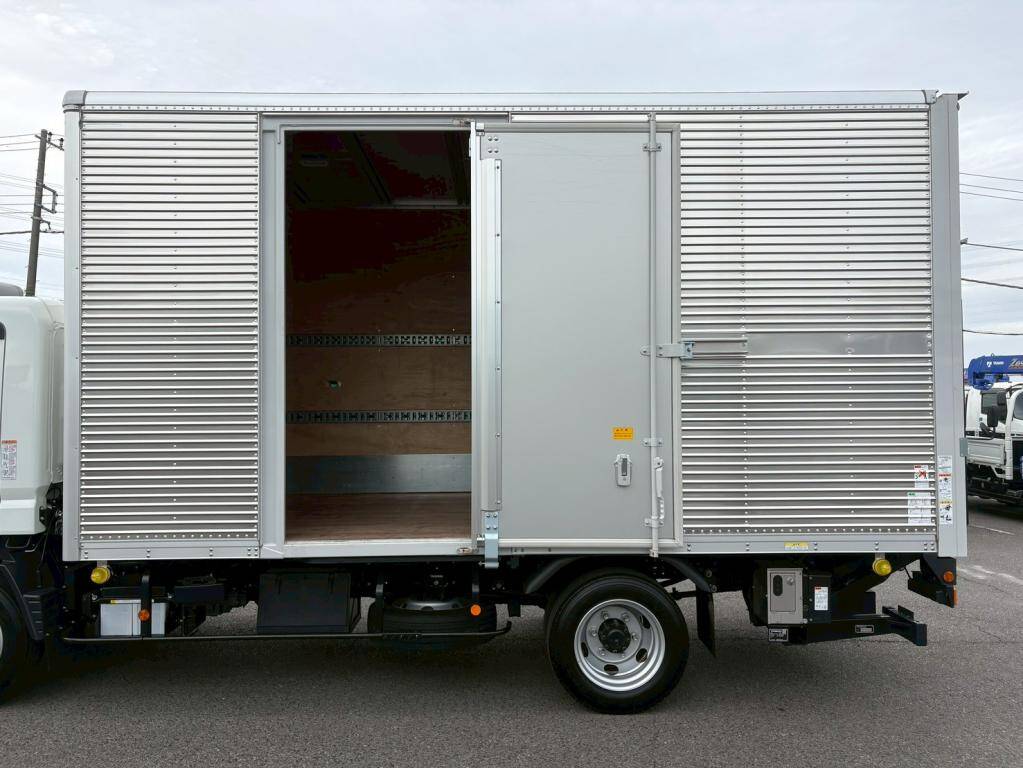 三菱ふそうキャンターアルミバン小型（2t・3t）[写真13]