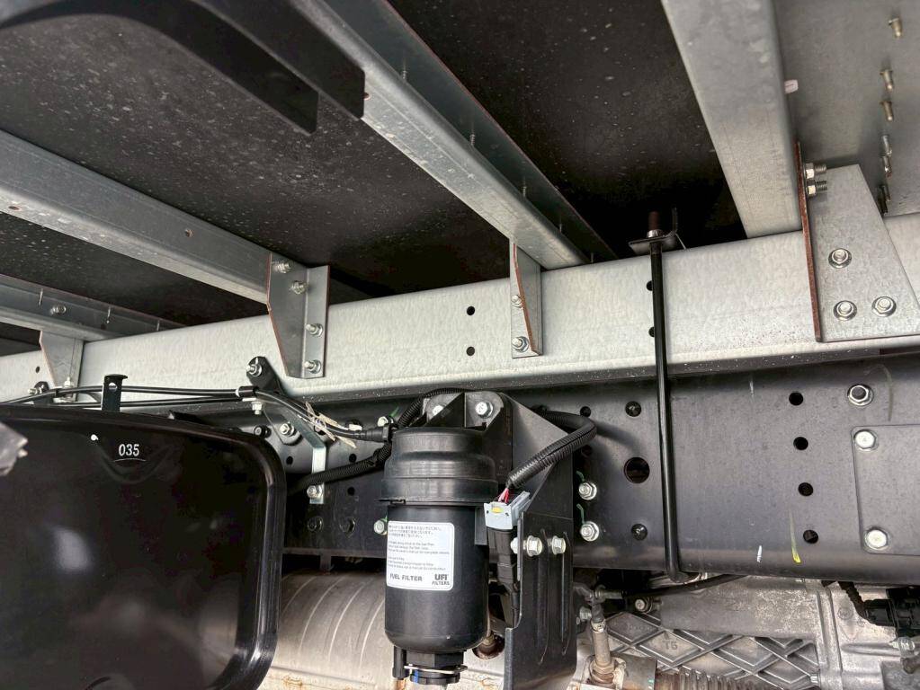 三菱ふそうキャンターアルミバン小型（2t・3t）[写真16]