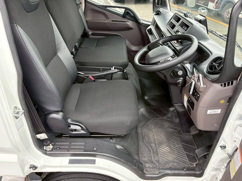 三菱ふそうキャンターアルミバン小型（2t・3t）[写真20]