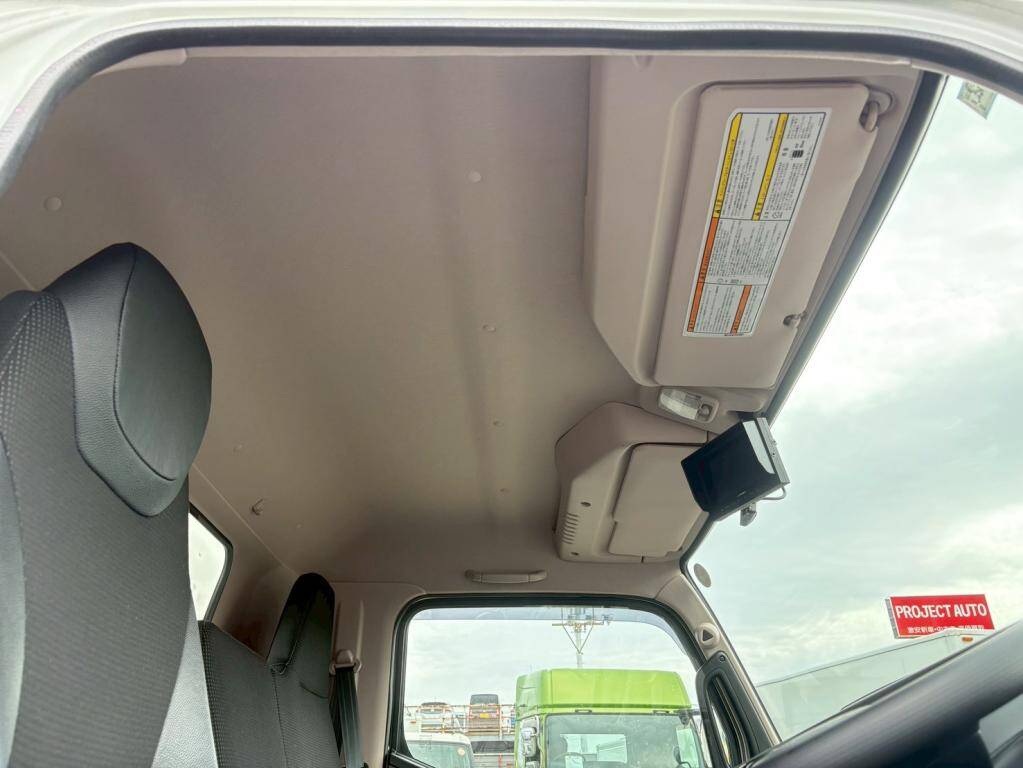 三菱ふそうキャンターアルミバン小型（2t・3t）[写真23]