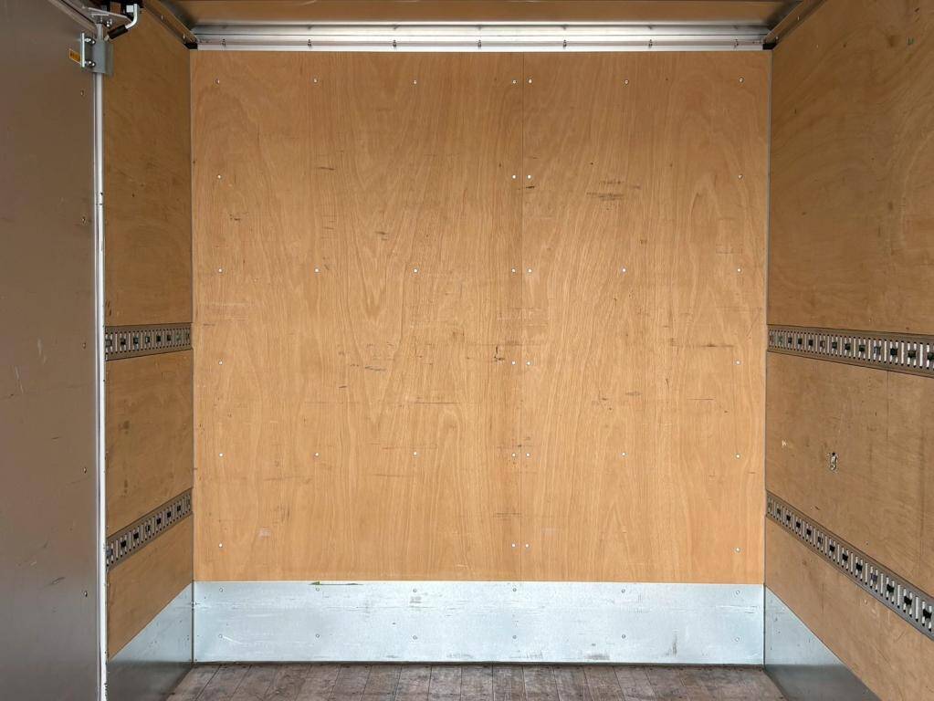 三菱ふそうキャンターアルミバン小型（2t・3t）[写真07]