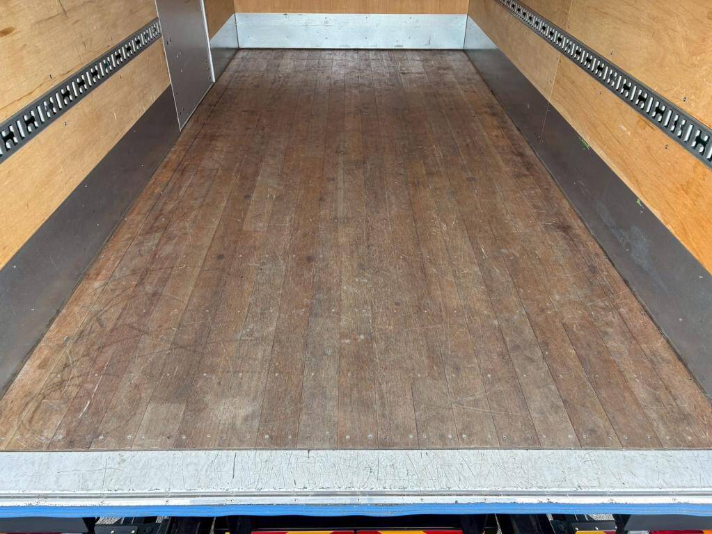 三菱ふそうキャンターアルミバン小型（2t・3t）[写真08]