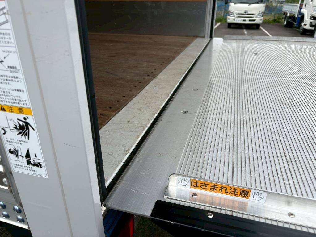 三菱ふそうキャンターアルミバン小型（2t・3t）[写真11]