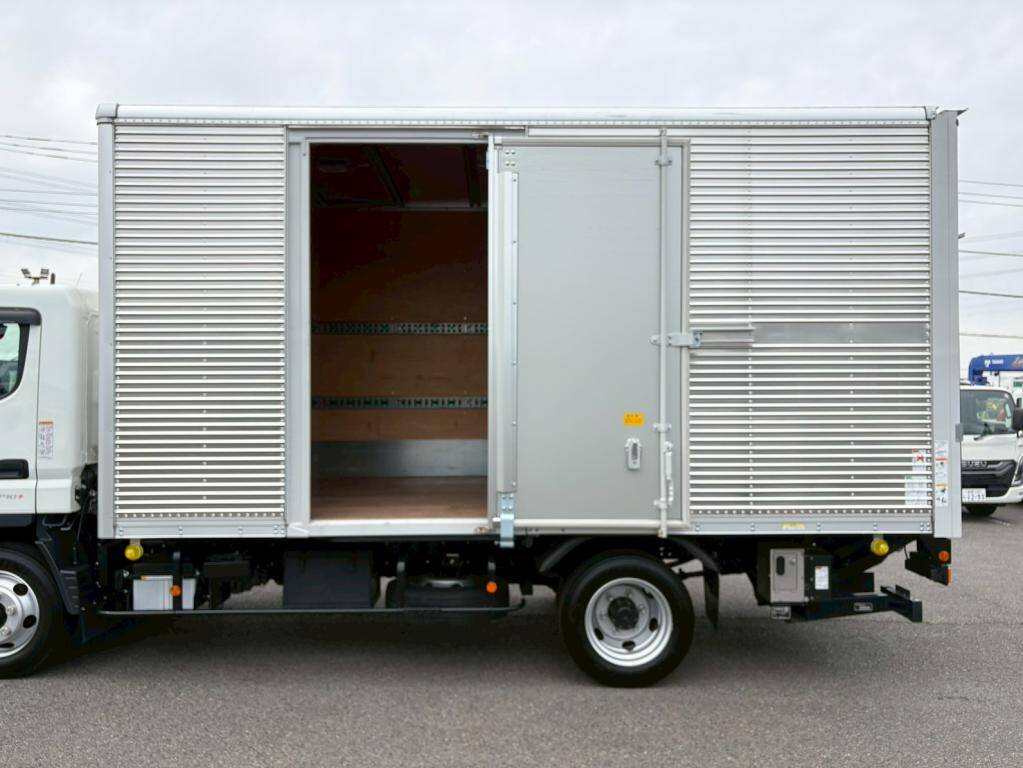 三菱ふそうキャンターアルミバン小型（2t・3t）[写真12]