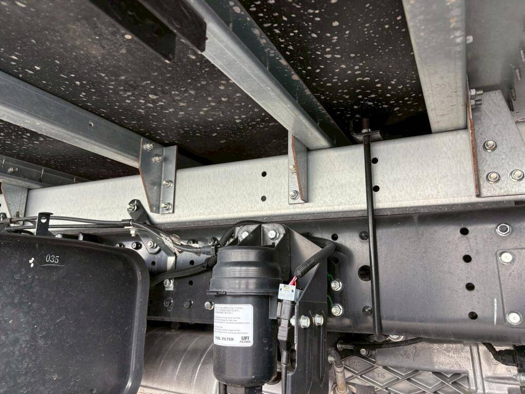 三菱ふそうキャンターアルミバン小型（2t・3t）[写真15]