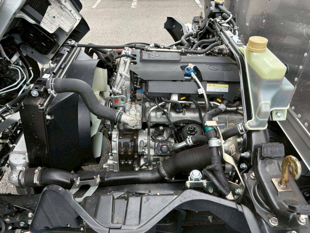 三菱ふそうキャンターアルミバン小型（2t・3t）[写真16]