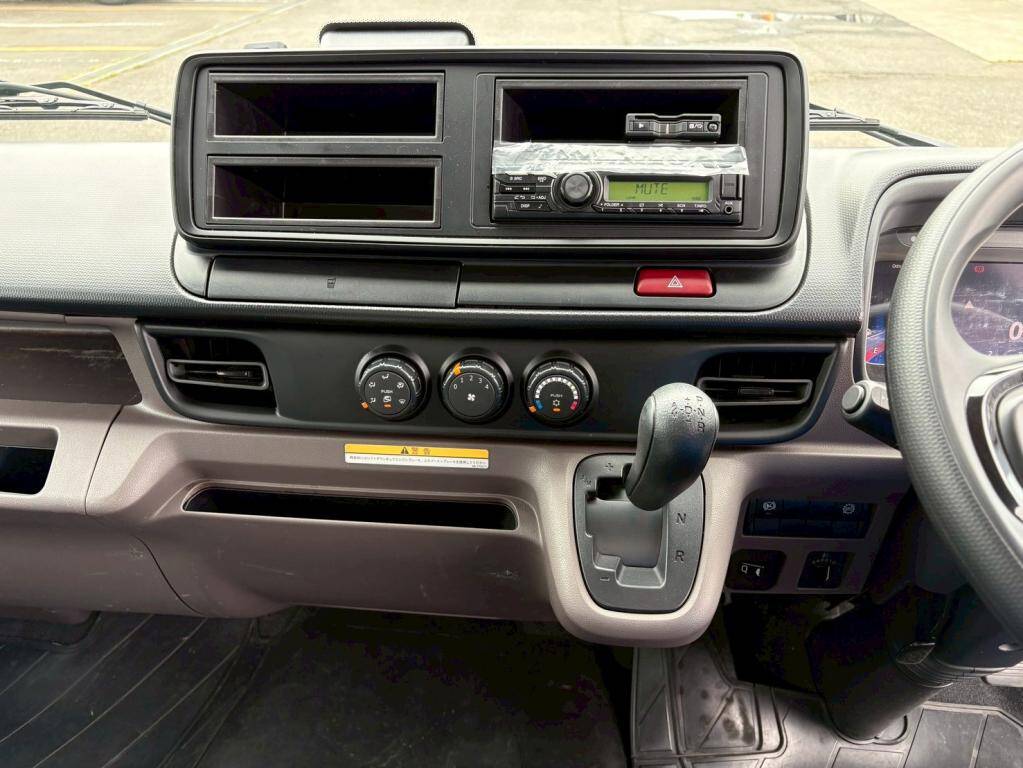 三菱ふそうキャンターアルミバン小型（2t・3t）[写真20]