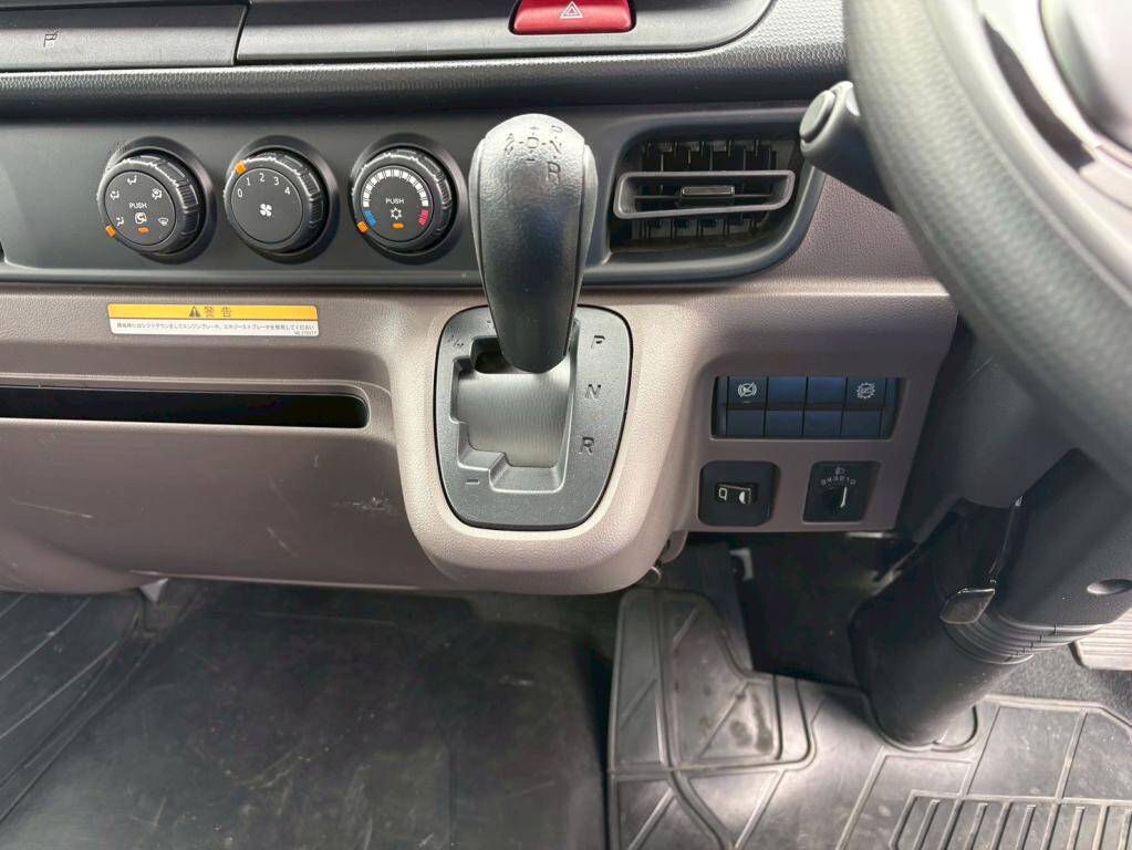 三菱ふそうキャンターアルミバン小型（2t・3t）[写真21]