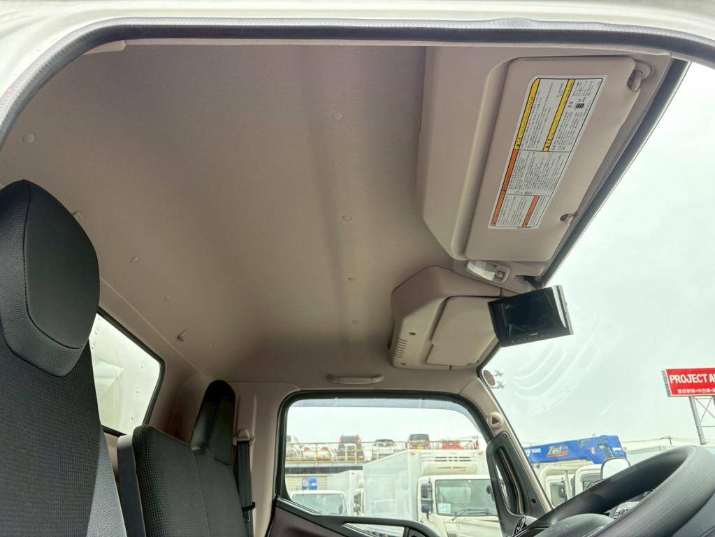 三菱ふそうキャンターアルミバン小型（2t・3t）[写真22]