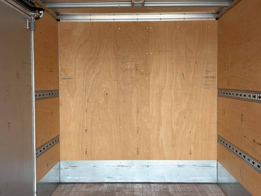 三菱ふそうキャンターアルミバン小型（2t・3t）[写真07]