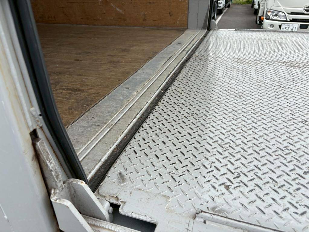 いすゞエルフアルミバン小型（2t・3t）[写真11]