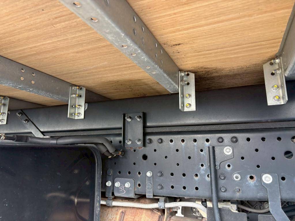 いすゞエルフアルミバン小型（2t・3t）[写真15]