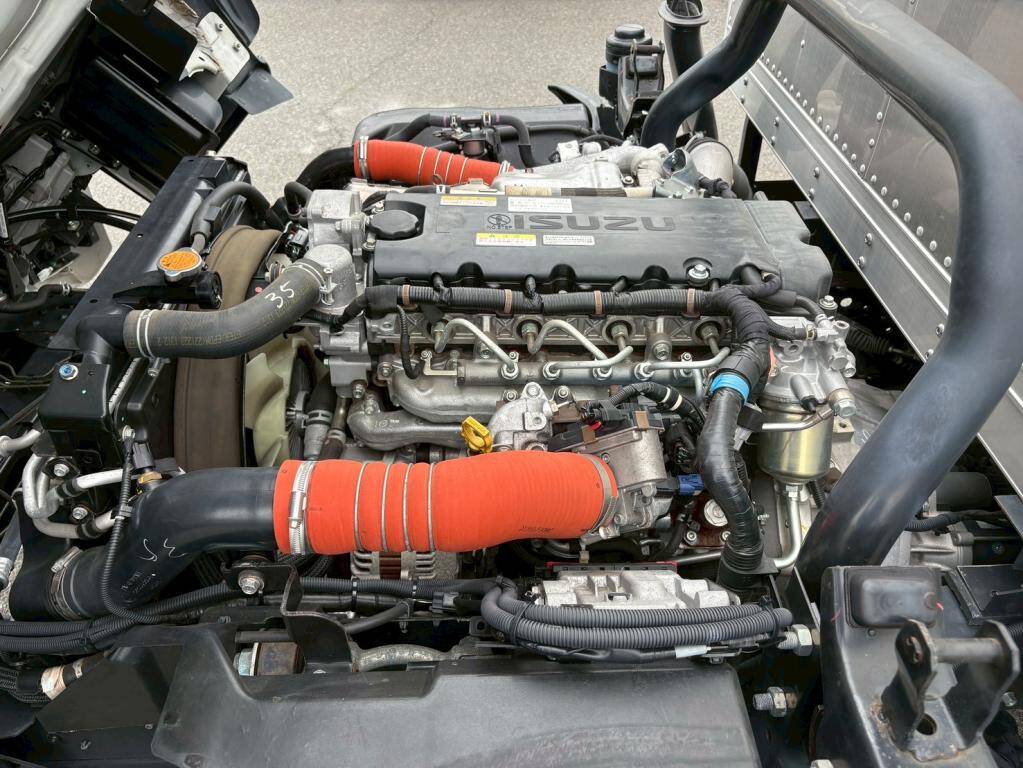 いすゞエルフアルミバン小型（2t・3t）[写真16]