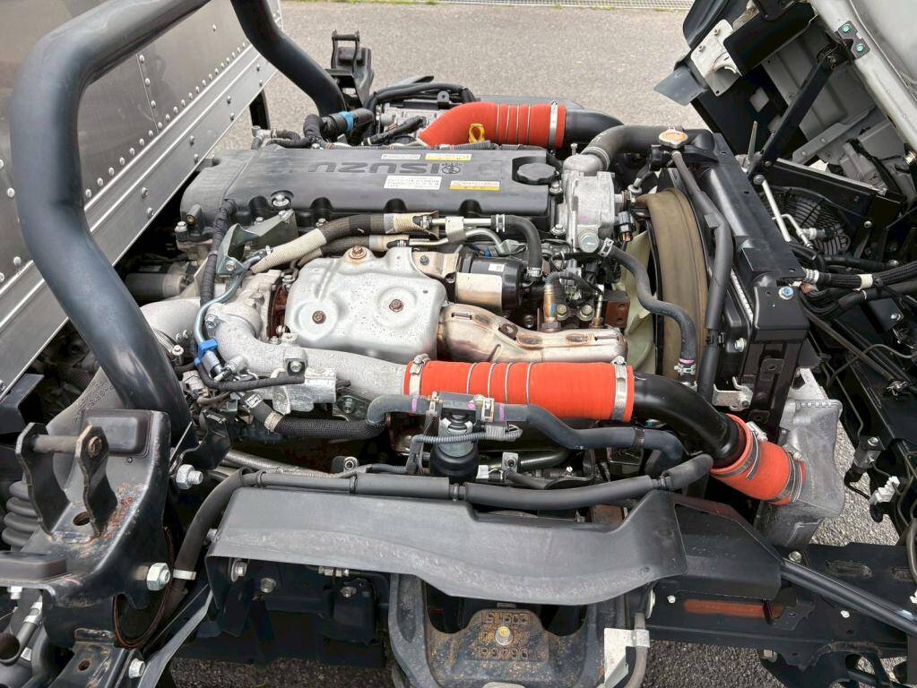 いすゞエルフアルミバン小型（2t・3t）[写真17]