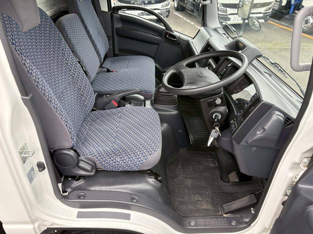 いすゞエルフアルミバン小型（2t・3t）[写真19]