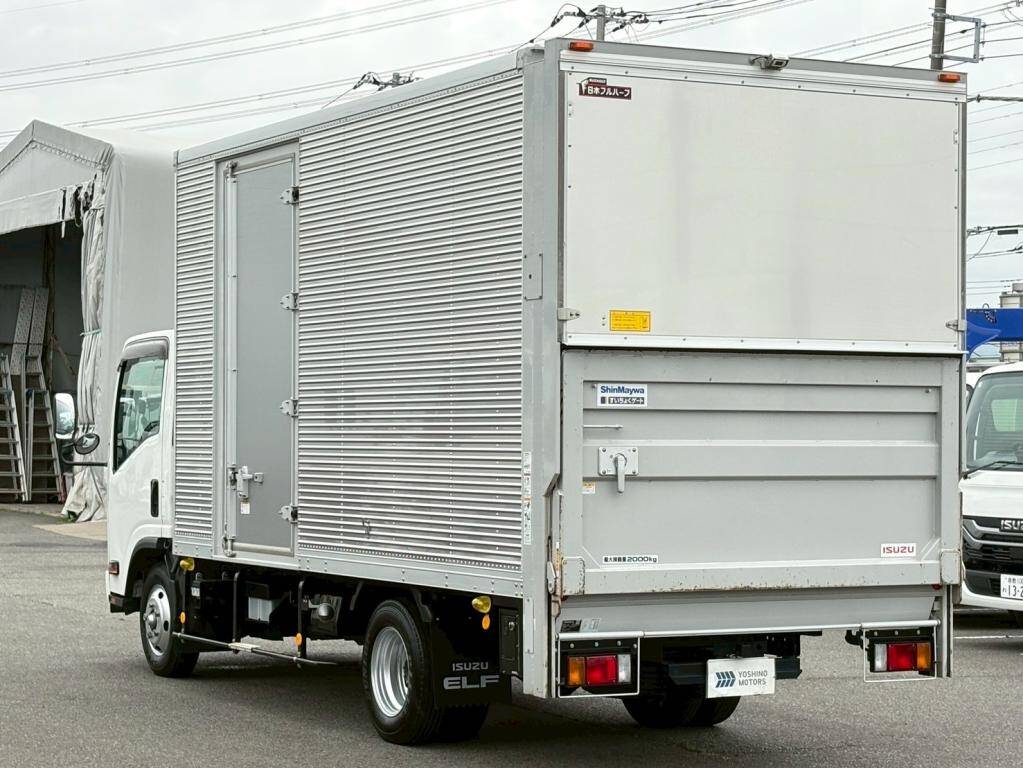 いすゞエルフアルミバン小型（2t・3t）[写真03]