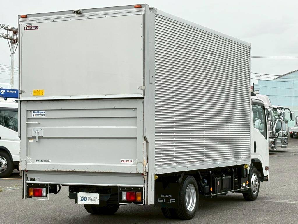 いすゞエルフアルミバン小型（2t・3t）[写真04]