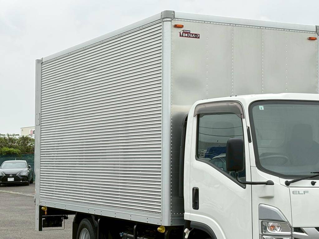 いすゞエルフアルミバン小型（2t・3t）[写真05]