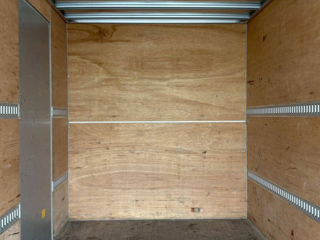 いすゞエルフアルミバン小型（2t・3t）[写真07]