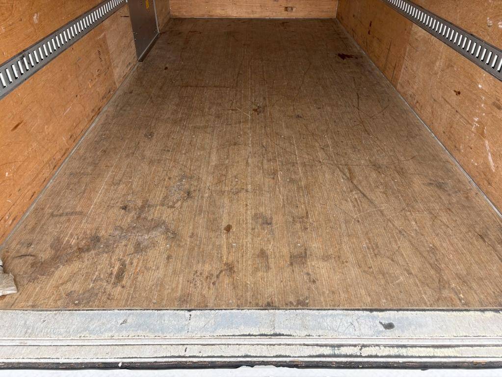 いすゞエルフアルミバン小型（2t・3t）[写真08]