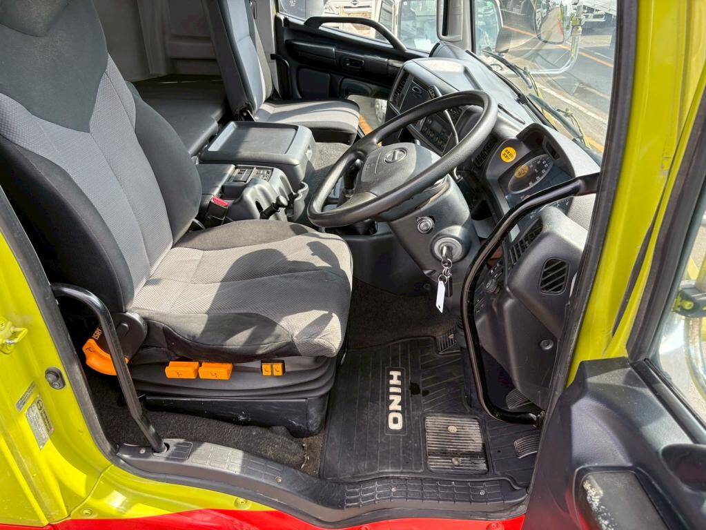 日野プロフィアトレーラーヘッド（トラクターヘッド）大型（10t）[写真17]