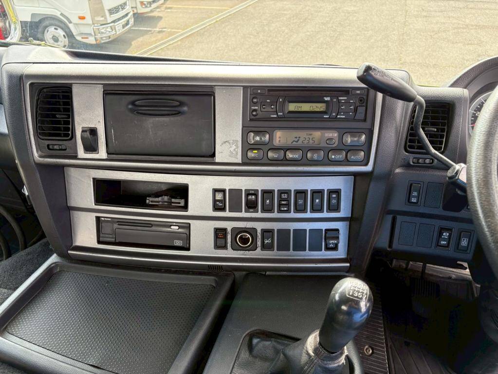 日野プロフィアトレーラーヘッド（トラクターヘッド）大型（10t）[写真18]