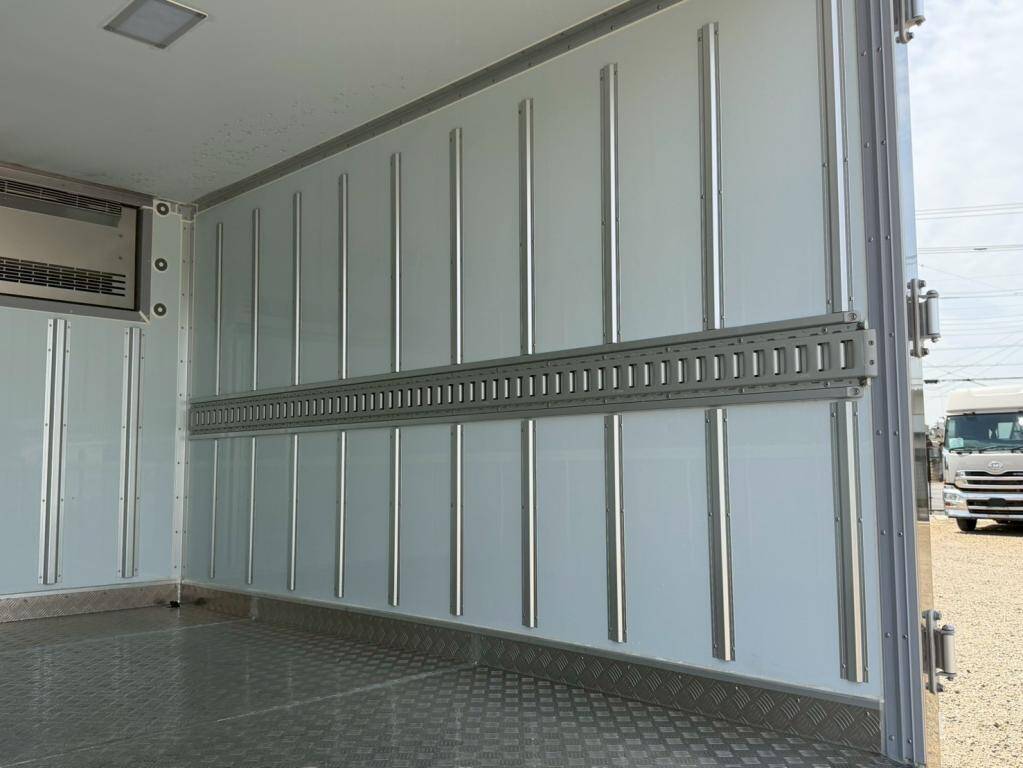 三菱ふそうキャンター冷凍車（冷蔵車）小型（2t・3t）[写真10]