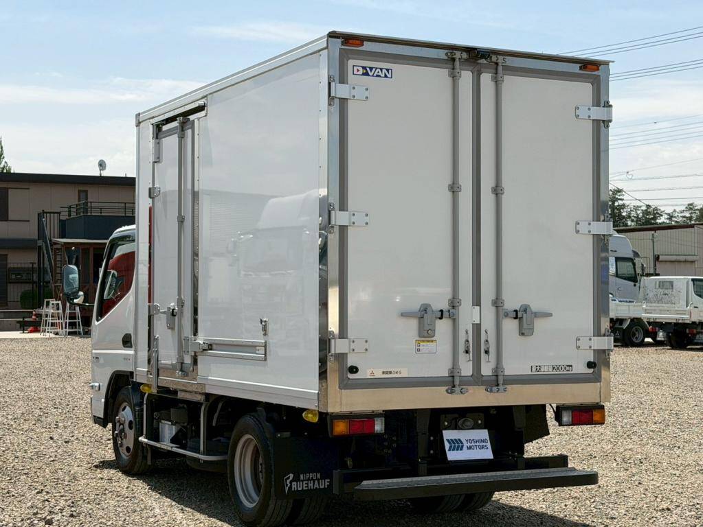 三菱ふそうキャンター冷凍車（冷蔵車）小型（2t・3t）[写真03]