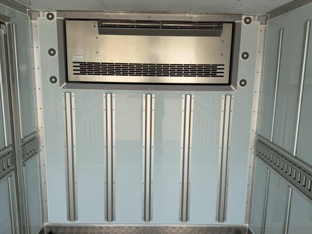 三菱ふそうキャンター冷凍車（冷蔵車）小型（2t・3t）[写真07]