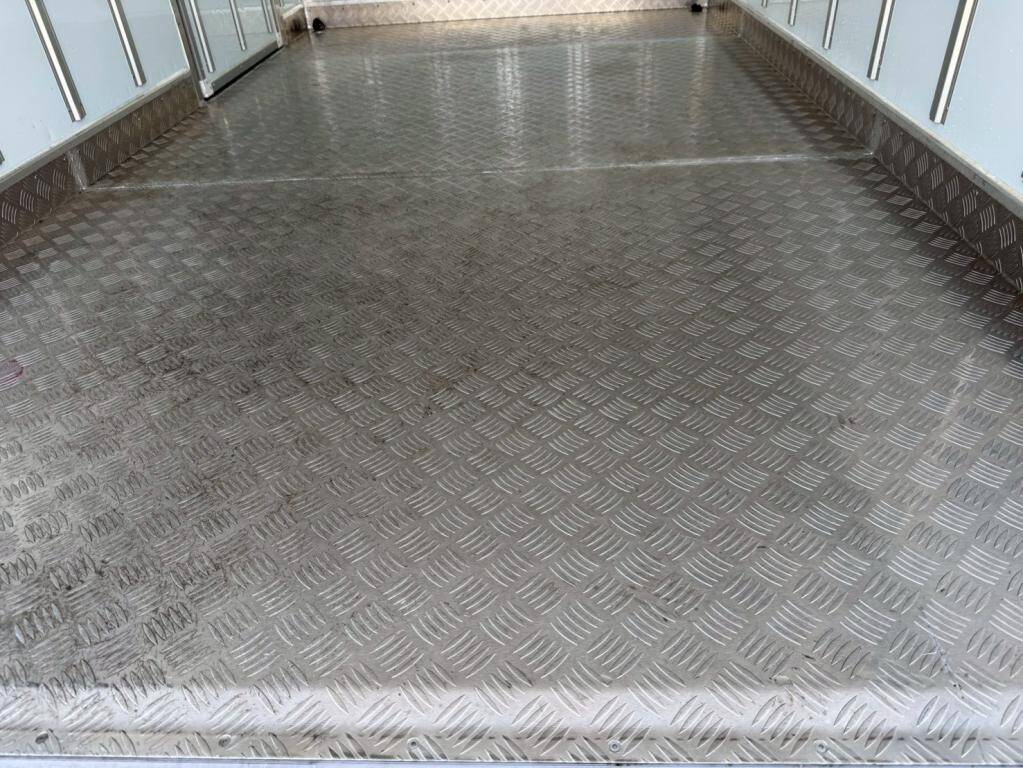 三菱ふそうキャンター冷凍車（冷蔵車）小型（2t・3t）[写真08]